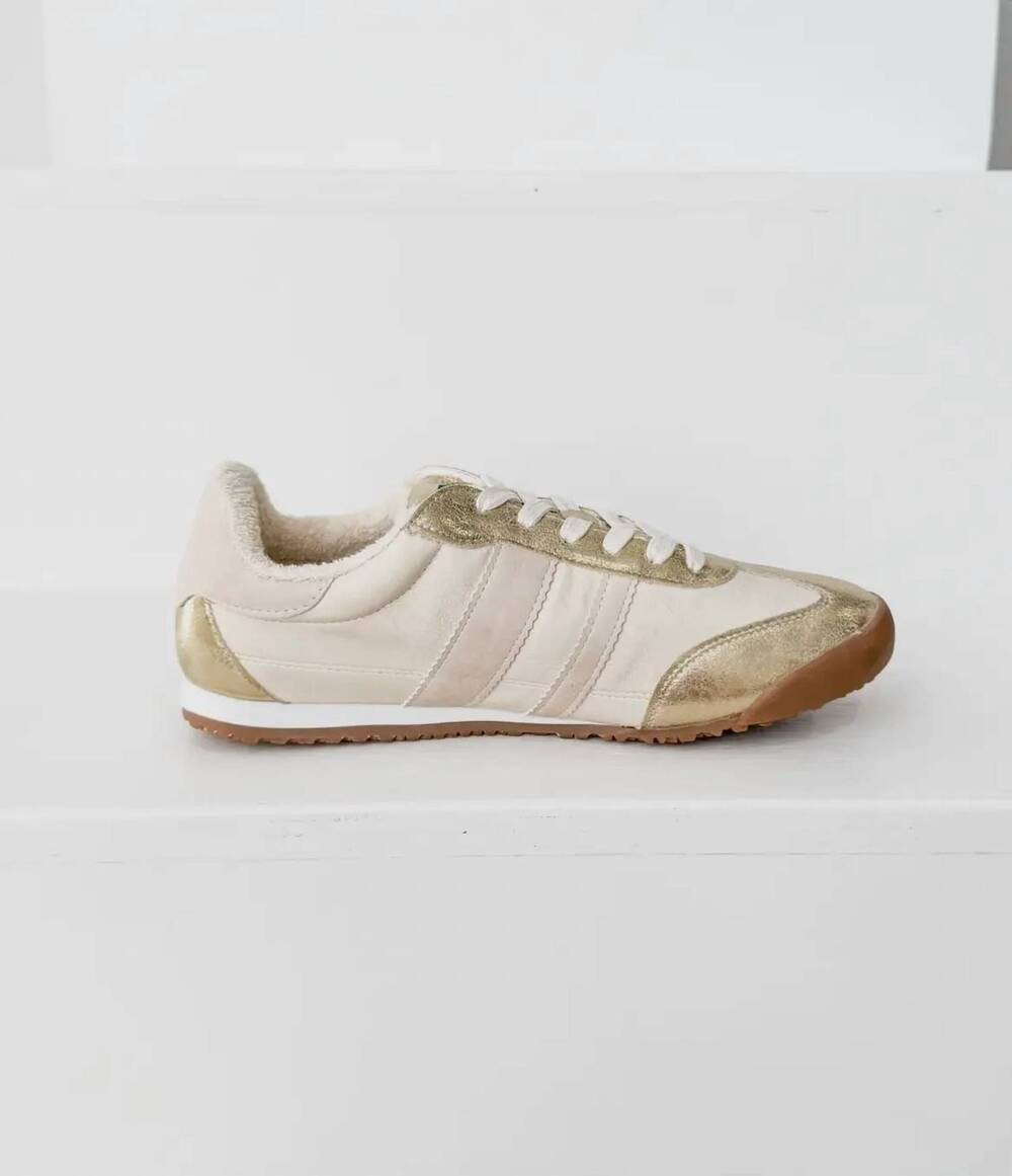 NEW NOT RATED women's madrid sneaker in beige/gold